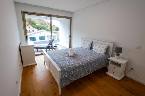 Luxury LeilaMar Apartment - Modern Retreat