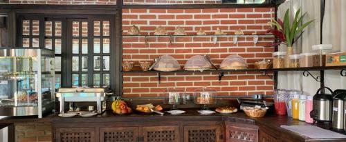 a kitchen with a counter with a brick wall at Pousada Bellissima in Boicucanga