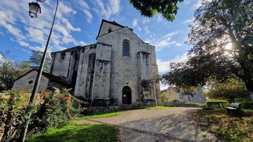 Gallery image of Cozy small house in Le Chalard