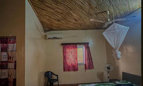 a room with a ceiling fan and a window at Le Finio 