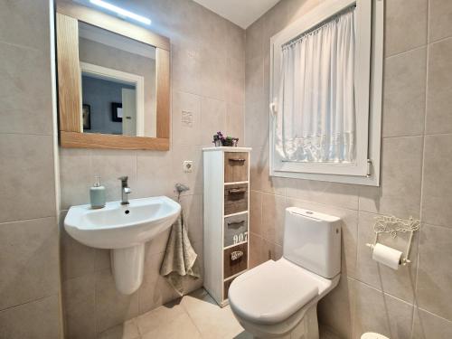 Et badeværelse på SR Torremar precioso chalé con jardín