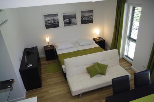 Postel nebo postele na pokoji v ubytování Apartments Santis10