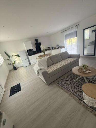 a living room with a couch and a table at Évasion détente in Étouars