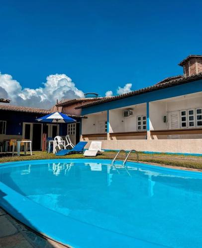a swimming pool in front of a house at Pousada Soleil de Genipabu in Contenda