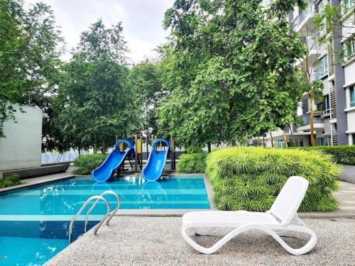 La alberca dentro o cerca de Savanna Residence Southville City