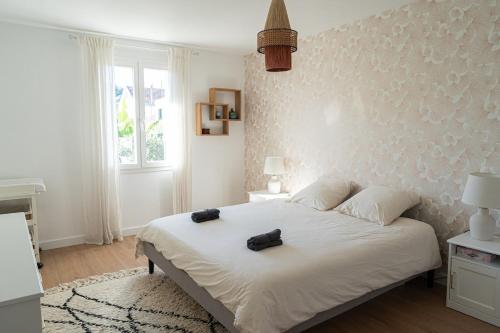 Postel nebo postele na pokoji v ubytování Cozy Family House Mérignac T5
