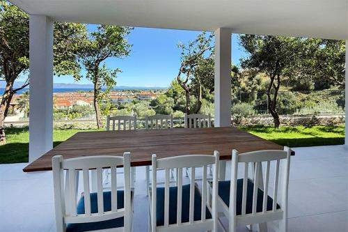 Mandarini Luxury Villa Pefkochori 5 bedrooms 12 guests