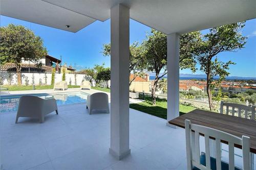 Mandarini Luxury Villa Pefkochori 5 bedrooms 12 guests
