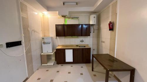 a small kitchen with a table in a room at Smart Entry Room Grnada in Riyadh
