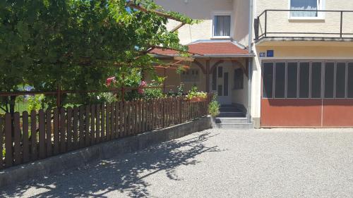 Studio Apartments Ante