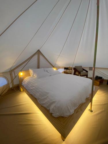 Una cama o camas en una habitación de Sahara Dream Camp