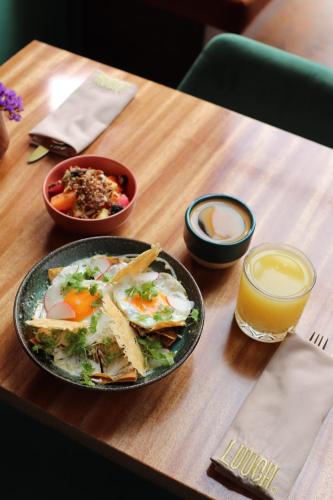 Φαγητό σε αυτό το ξενοδοχείο ή κάπου εκεί κοντά