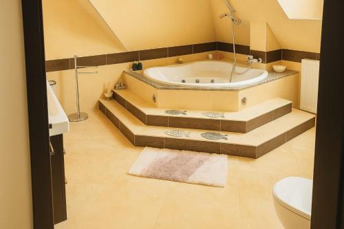 Ένα μπάνιο στο Dworek pod Jeżową Wodą