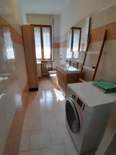 Large bright apartment - strategic location