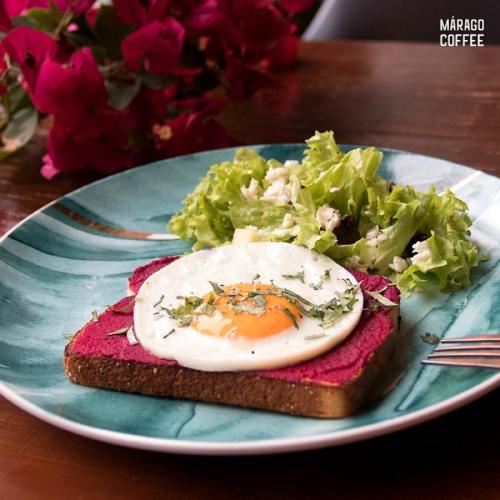 Jídlo v hotelu nebo okolí