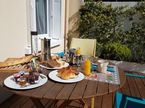 Φαγητό σε αυτό το διαμέρισμα ή κάπου εκεί κοντά