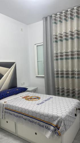 a bedroom with a bed with a metal metal metal mattress median at Habitaciones acogedoras buen trato in Mairena del Aljarafe
