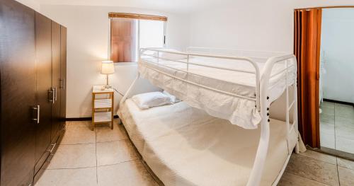 Una cama o camas en una habitación de Toscana Escazú