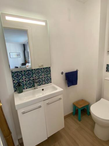 Et badeværelse på Casa Leamar, Private Pool, Rooftop view, Beach