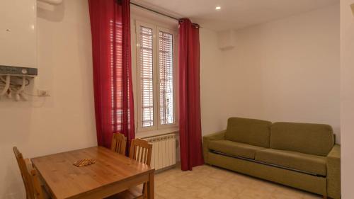 a living room with a couch and a table at Appartamento don orione in Tortona