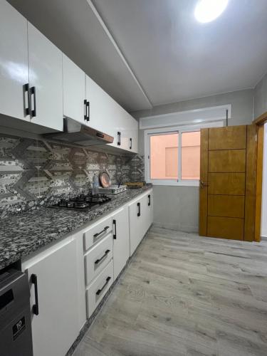 Una cocina o kitchenette en Kaa aseas قاع أسراس