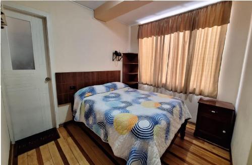 Postel nebo postele na pokoji v ubytování Hostal Puertas Del Sol