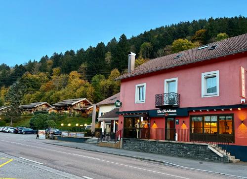 LOGIS HÔTEL, CHALETS et RESTAURANT LES CHATELMINÉS