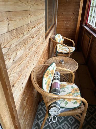 two wicker chairs and a table in a cabin at Gästehaus Kütt in Wörschach
