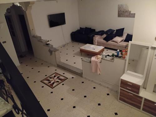 TV a/nebo společenská místnost v ubytování Stunning Sea & Mountain View Duplex in Hammam Lif