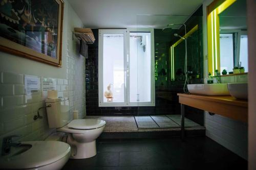 a bathroom with a toilet and a sink and a shower at Spacious Chillout in Madrid in Madrid