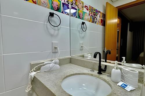 Koupelna v ubytování iFlat RockStar Deluxe Brookfield Towers BTLX2613