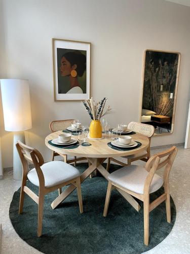 Residence K - Spacious Altbau Apartment