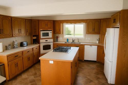 Φωτογραφία από το άλμπουμ του Hot-tub, Games Room, Walk-in Sauna, 7 BM, 15 mins to Waterton σε Mountain View