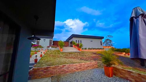 Κήπος έξω από το LUZ DE LUNA mesa de los santos house