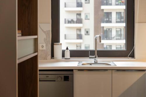 Foto Emerald Gems in Limak's Central Diamond Residences in Skopje with Free Private Parking & Fast Wi-Fi 4