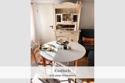 Posezení v ubytování Ferienwohnung "Hannes & Toni", Urlaub in der Pfalz, S-Bahn 2 Min, WLAN & Parkplatz kostenlos, hundefreundlich