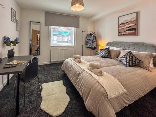 En eller flere senge i et værelse på Spacious 1 Bedroom City Center Flat in Derby
