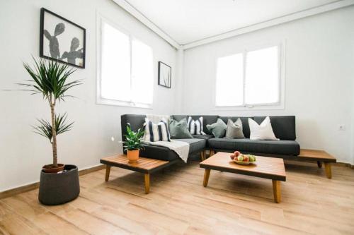 Χώρος καθιστικού στο Quiet room, hall, shared bathroom and kitchen