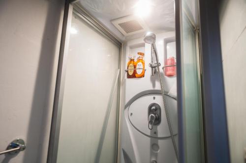 Ένα μπάνιο στο 一棟貸し宿 Guest House Mado