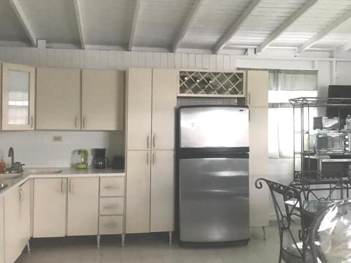 Una cocina o cocineta en Comoda casa en segunda planta