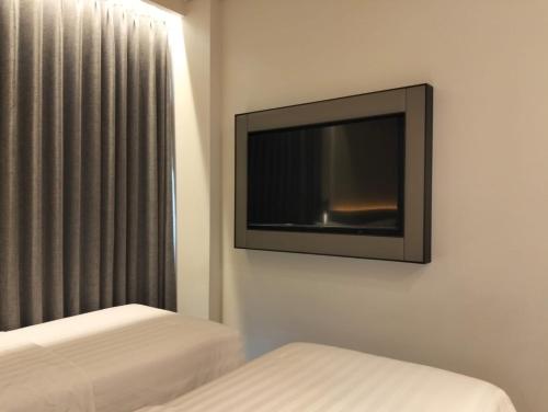 Μια τηλεόραση ή/και κέντρο ψυχαγωγίας στο Beezie Hotel