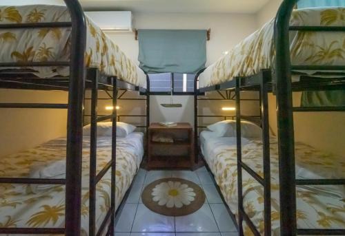 two bunk beds in a room with a room with at The Cafecito Surfhouse - Santa Teresa in Santa Teresa Beach