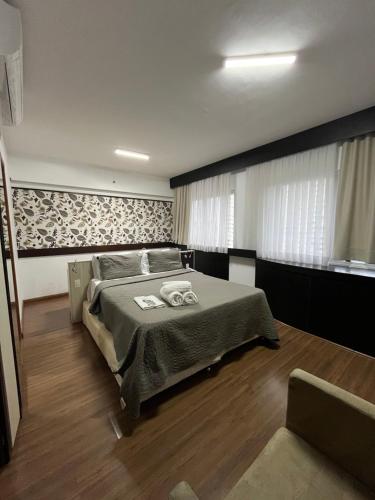 a bedroom with a bed with two towels on it at Hotel Mercu Beneficência Bela Vista Com Garagem 1203 in Sao Paulo