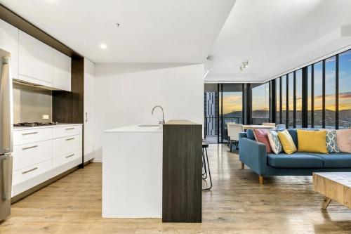 Stylish 2BR Apartment in SODA City Views Parking