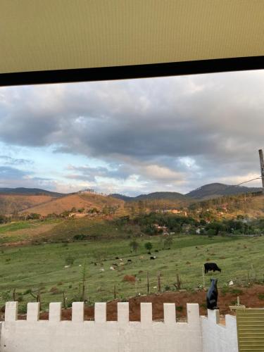 Nespecifikovaný výhled na hory nebo výhled na hory při pohledu z vily