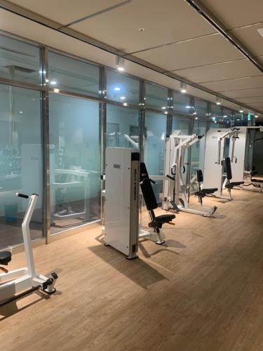 a gym with a row of treadmills and machines at 동대문 을지로 프라이빗 아파텔 in Seoul