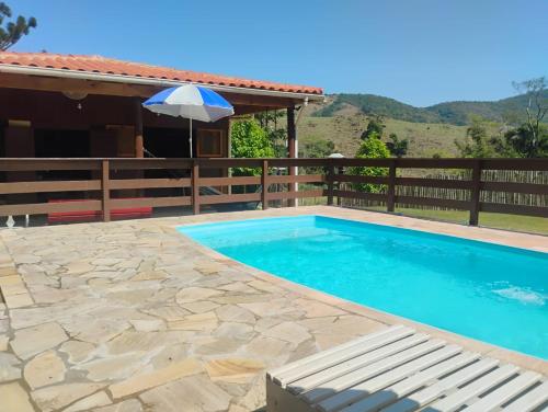 Bazén v ubytování Rancho cachoeira nebo v jeho okolí