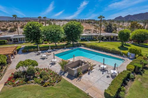 Bazén v ubytování Chill-Inn, an Indian Wells Oasis nebo v jeho okolí