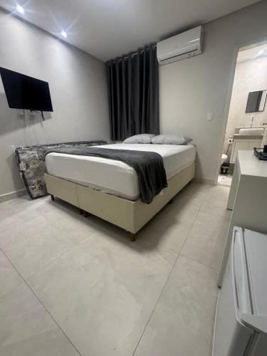 Postel nebo postele na pokoji v ubytování Loft 305B com Ar Condicionado no Bairro Muquiçaba, bem localizado para negócios e fácil acesso para todas as praias e montanhas da cidade - COM vaga de garagem