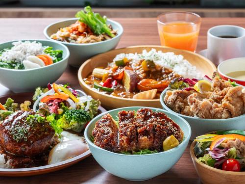 Jídlo v hotelu nebo okolí